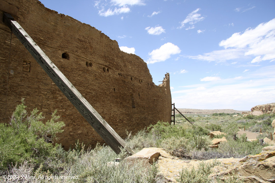 Pueblo Bonito walls